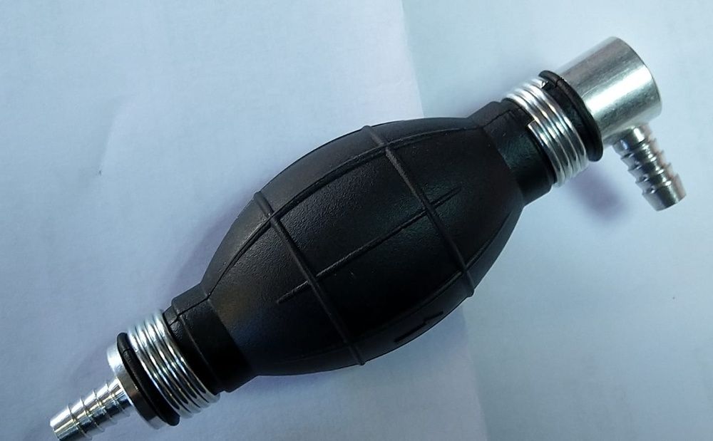 Ръчна помпа, ъглова на 90° за подкачване на дизелово гориво