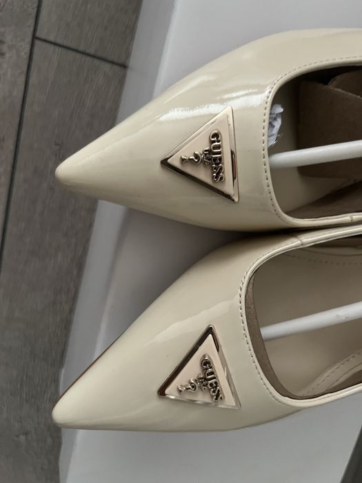 Дамски обувки стилето и отворена пета GUESS