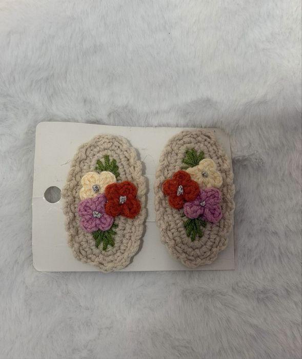 Ръчно плетени детски фиби