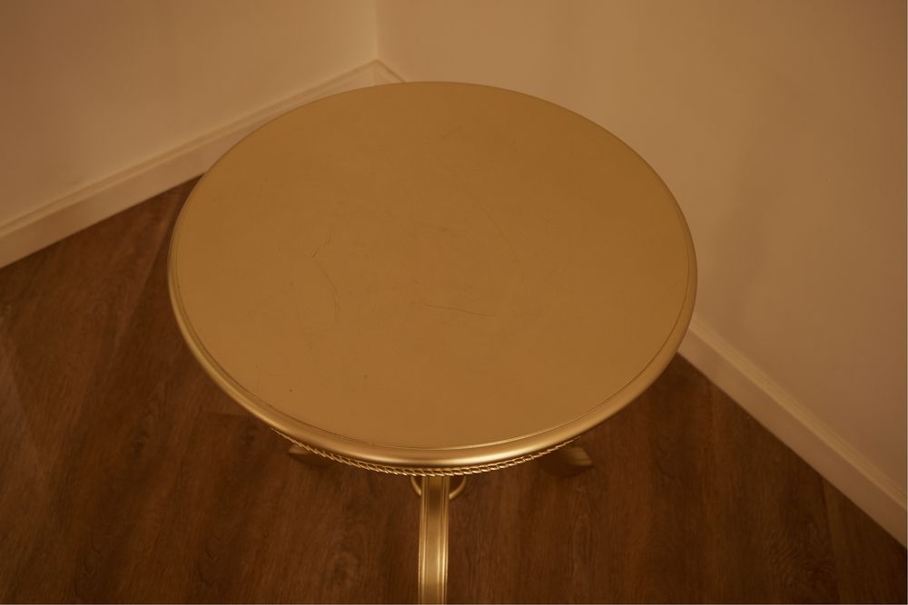 Продается столик