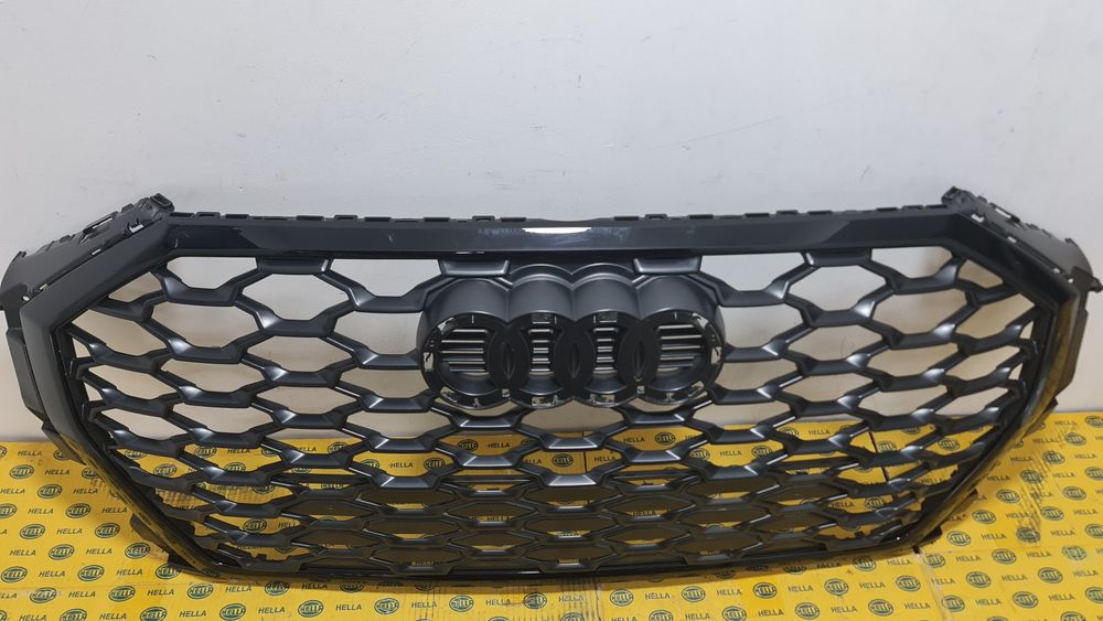Grila masca radiator bara fata Audi Q3 F3 83F853651c S line black