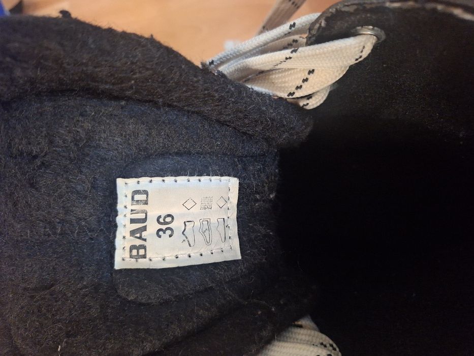 Продам хокейные коньки