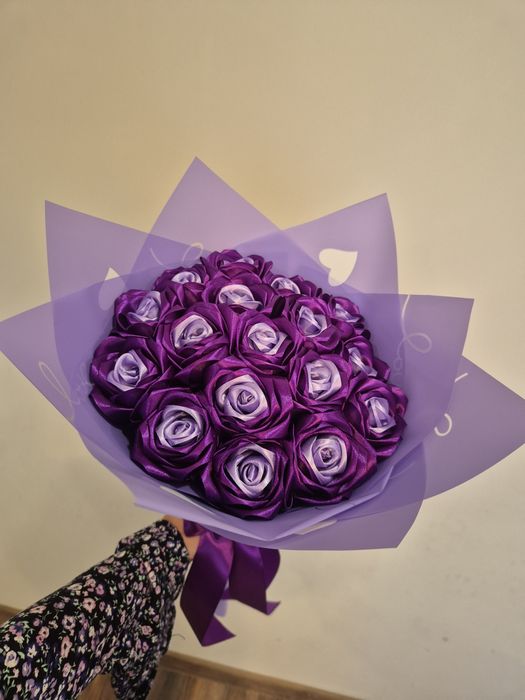 Букет от сатенени рози