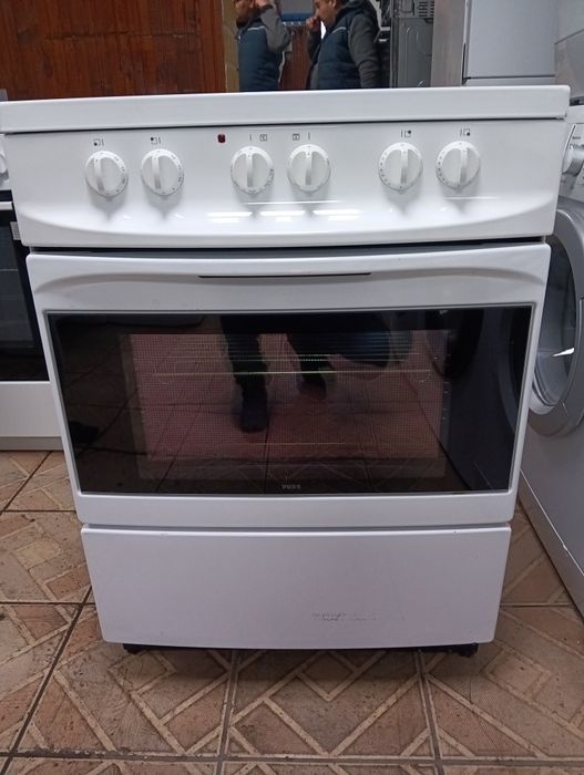 Свободно стояща печка с керамичен плот Voss  2 години Гаранция!