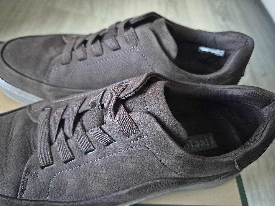 Дамски спортни обувки