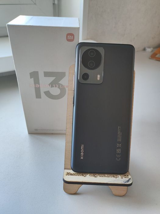 Xiaomi  13 . Тонкий и красивый телефон