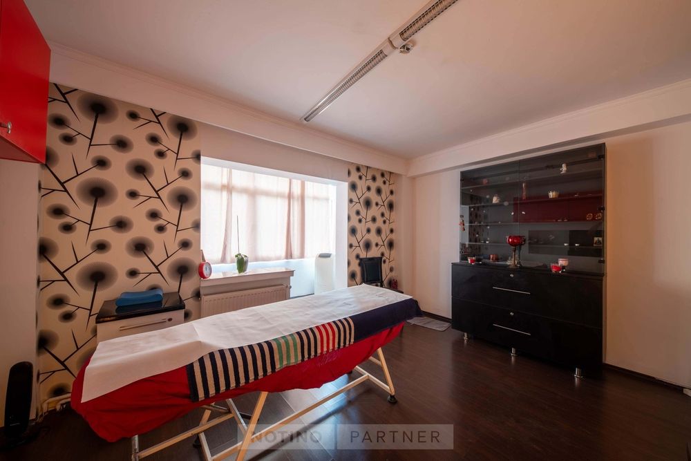 Închiriez camera in salon
