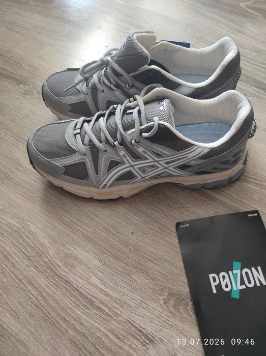 Продам кроссовки Asics