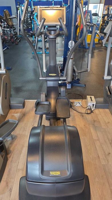 Vand echipamente cardio tehnogym banda de alergat