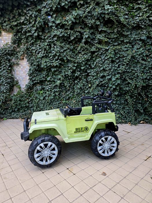 Продаю детскую машинку