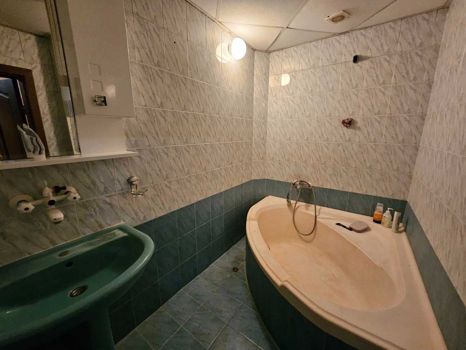 Дава се под наем Тристаен апартамент в Варна, Център - 90 кв.м за 663 € - Снимка #7