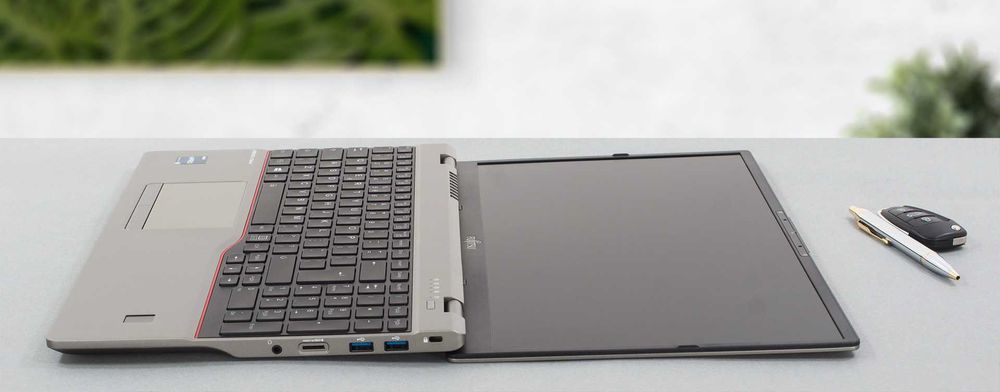 Fujitsu noul model! IntelCore i5-1235 /16GB /512GB SSD /15.6 IPS / 5G!