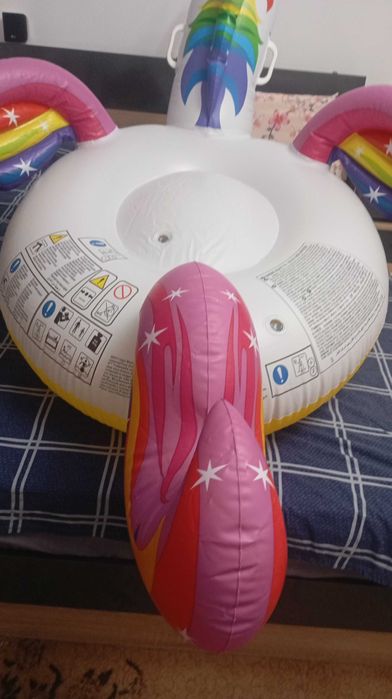 Надуваем еднорог за басейн.