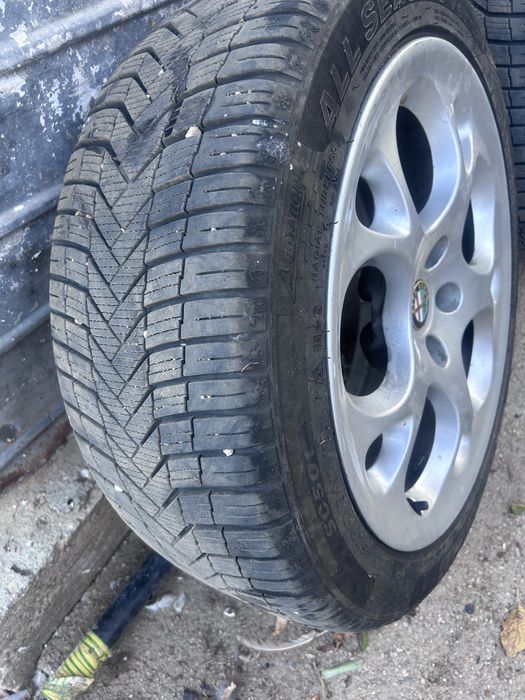 Vând jante aliaj alfa romeo r17 cu tot cu anvelope stare foarte buna