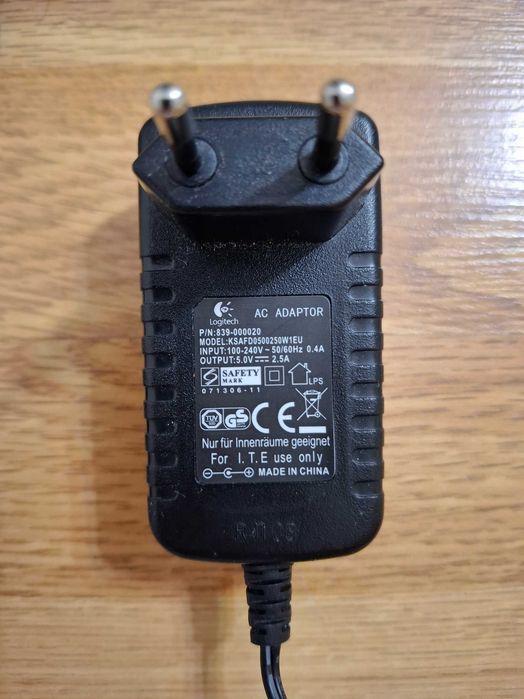 LOGITECH AC/DC ADAPTOR Power Supply Output 5.0V - 2.5A, input 100-240V