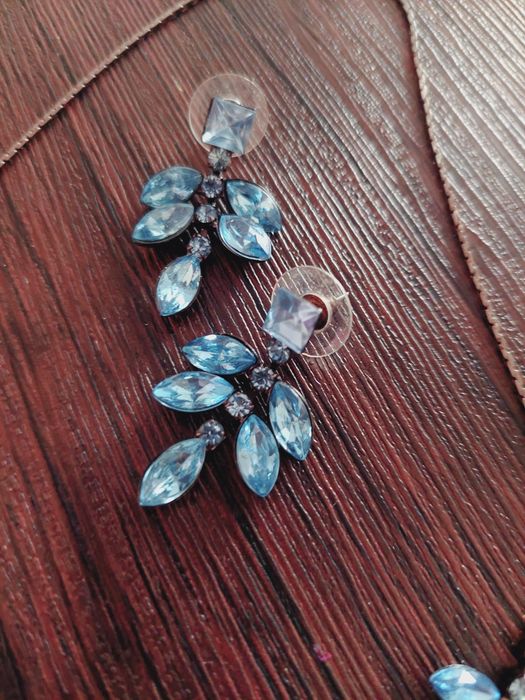 Продам набор серьги и колье