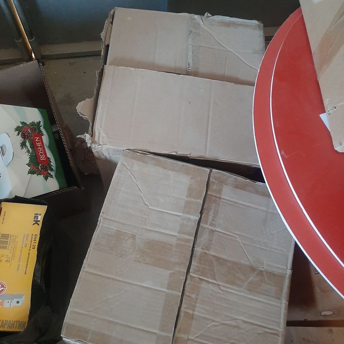 Прожектор новый продам