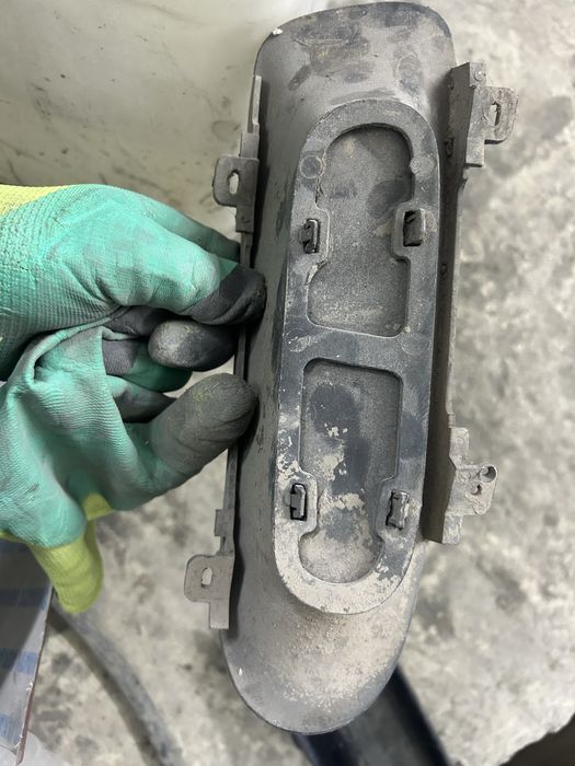 Продам заглушки на бампер мазда 626