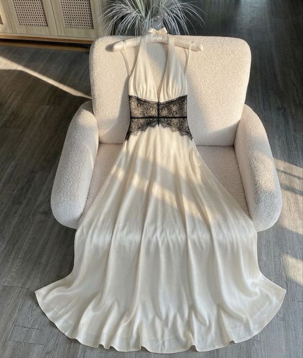 Рокля модел на  Meshki