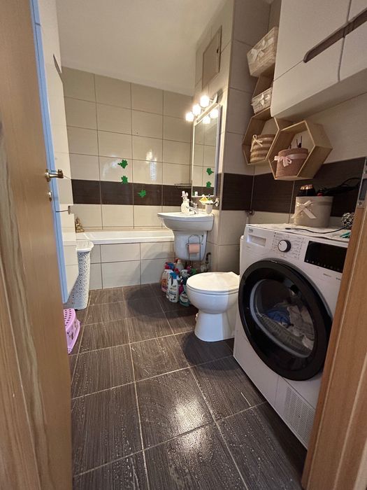 Închiriez apartament decomandat cu 2 camere