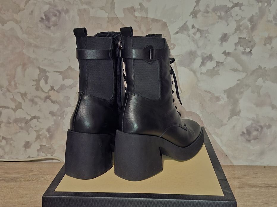 Боти от естествена кожа