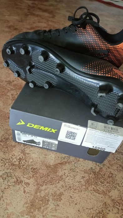 Продам бутсы Demix