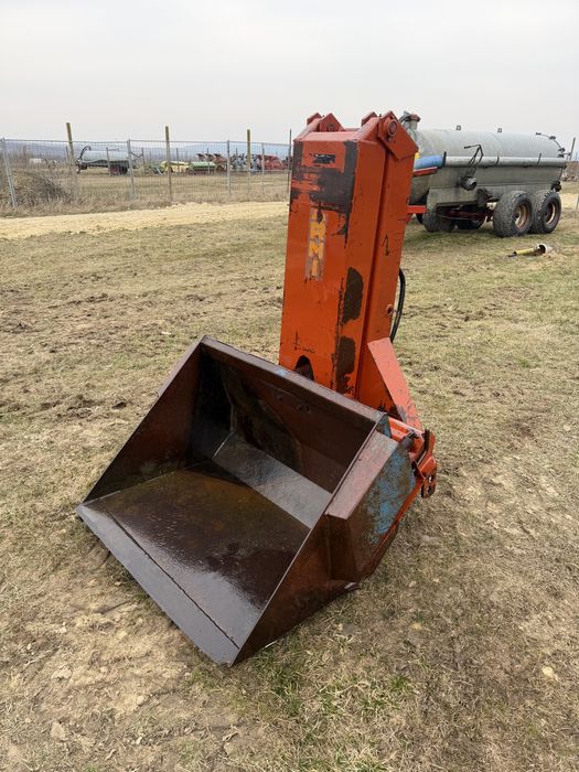 Incarcator in tiranti    Incarcator de gunoi in tiranti