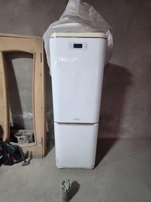 Продам холодильник Ariston