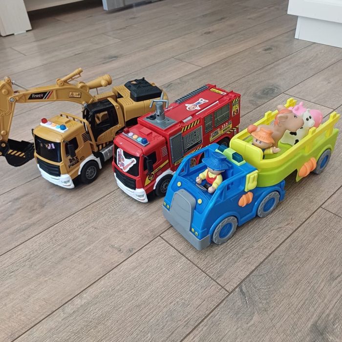 Игрушки машинки.