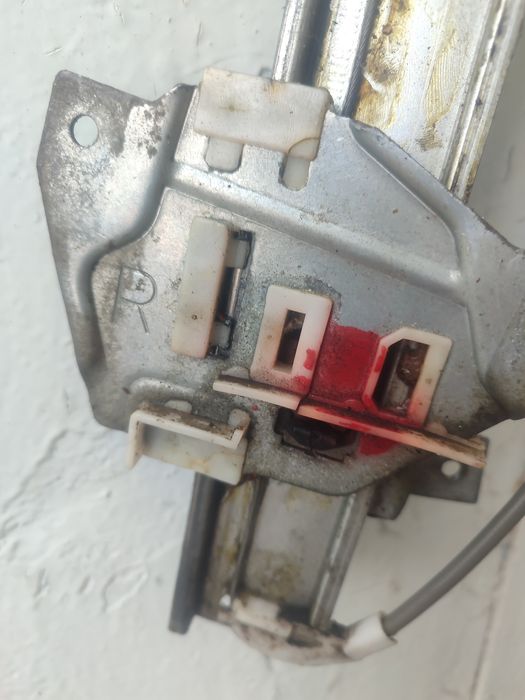 Стеклоподёмник. Электрический.