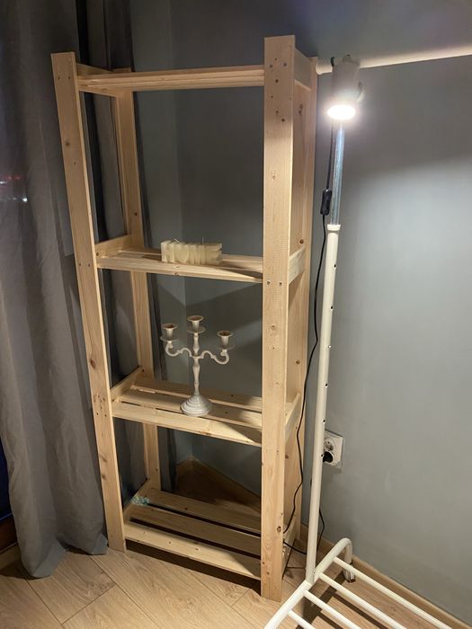 Дървена етажерка