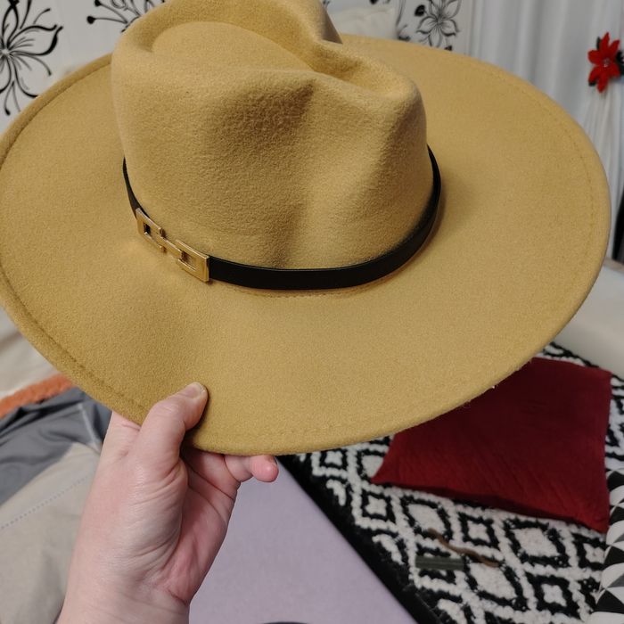 Pălărie elegantă de damă ,stil cowboy,M.Noua  cu eticheta