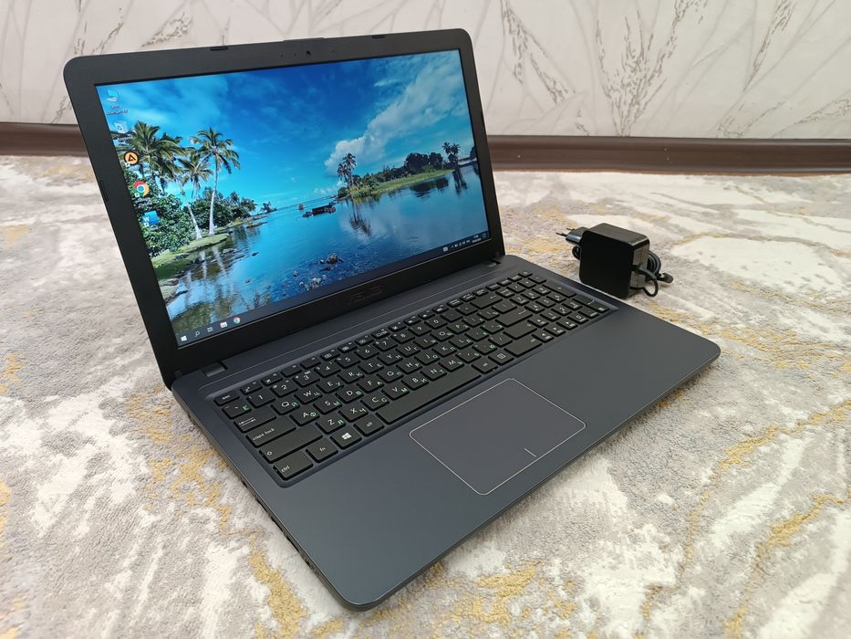 Ноутбук ASUS i7-8thGen SSD 512Гб.