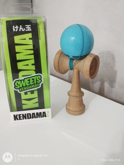 Vând kendama sweets starter albastră