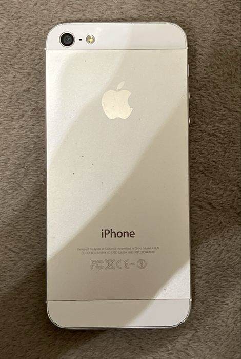 смартфон iPhone 5