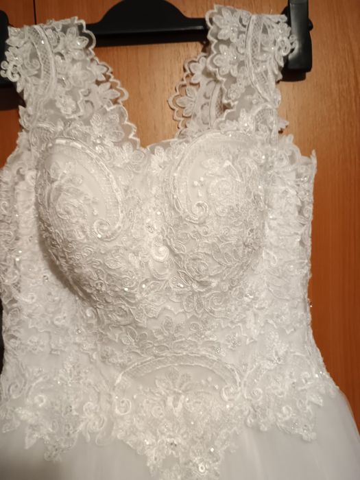 Vând rochie de mireasă stil prințesă