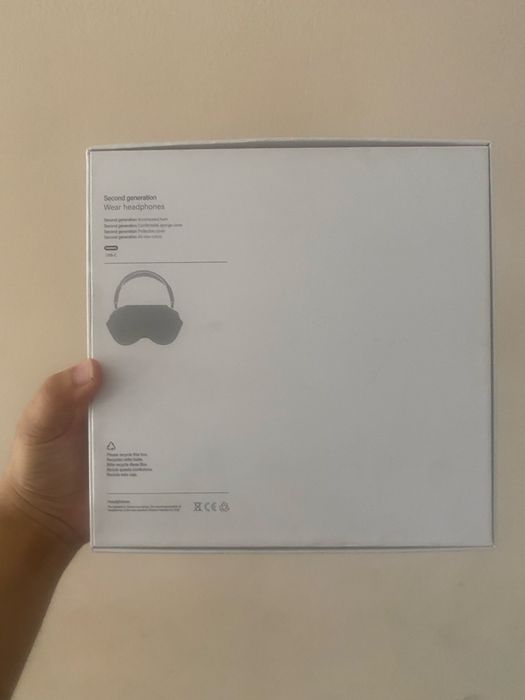 iPhone Airpods pro Max