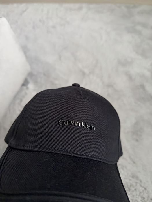 Calvin Klein sapca unisex neagra cu logo mic metalic noua originala
