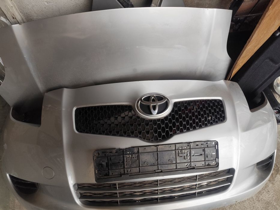 Предна броня за toyota yaris 2006 година