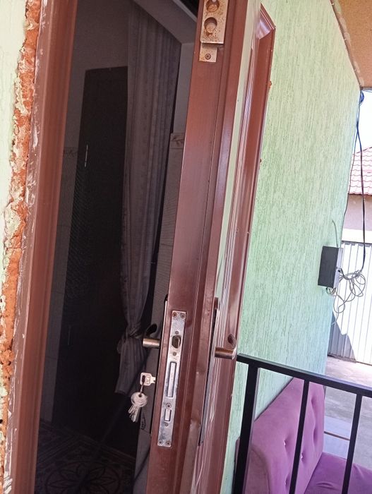 Продам срочно дверь металлическая