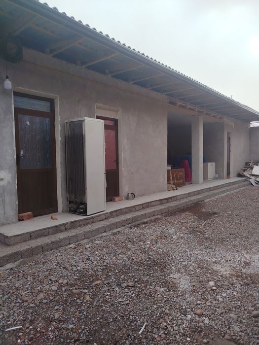 Продается 2 дома на одном участке. Участок 6 соток.