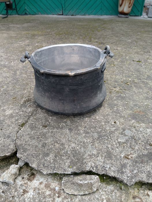 Много стари медни котлета