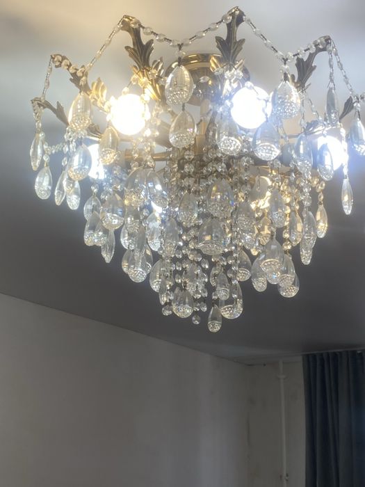 Продаю качественный люстру