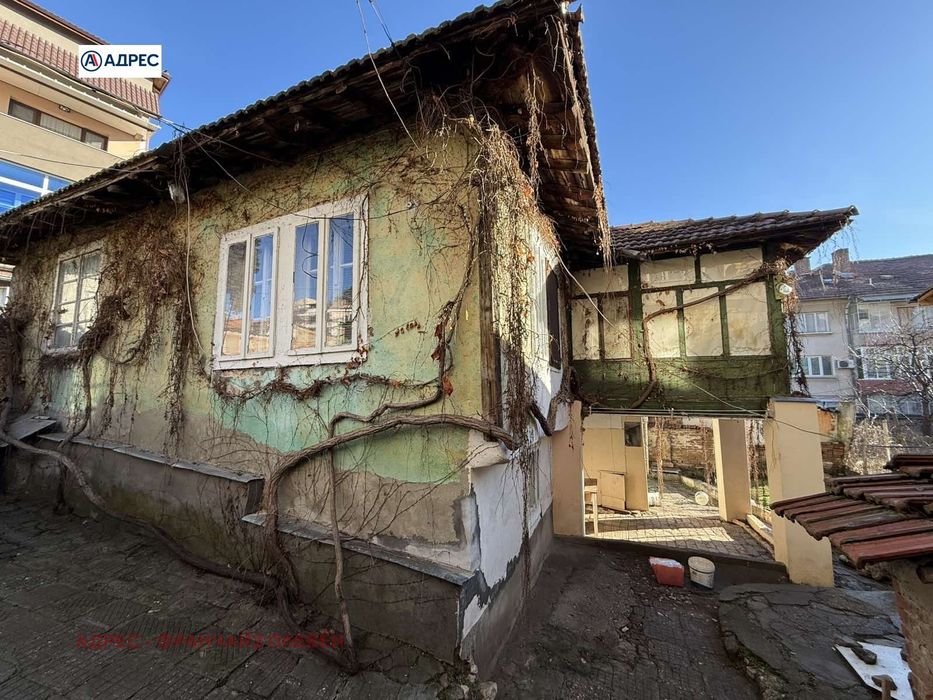 Продава се Къща в Плевен, Идеален център - 154 кв.м за 249 €/кв.м - Снимка #1