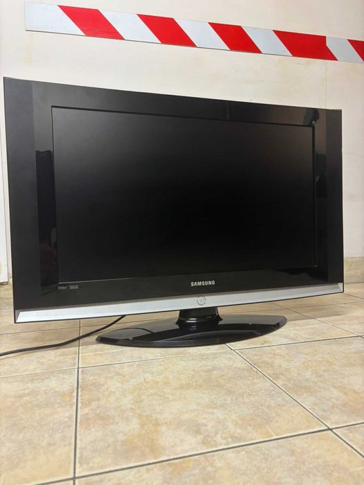телевизори  Samsung 32"