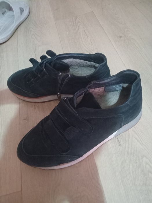 Продам зимнюю обувь