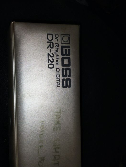 Vând/schimb masina de ritm boss 220