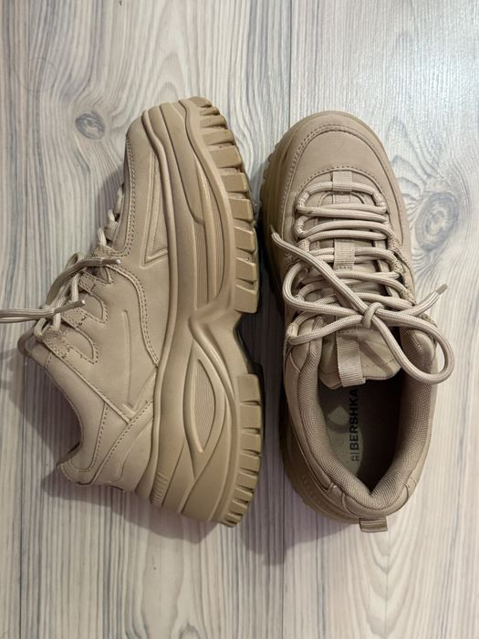 Бежови кецове Bershka