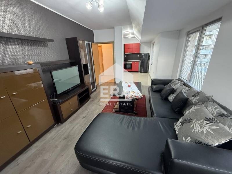 Дава се под наем Двустаен апартамент в Бургас, Славейков - 64 кв.м за 408 € - Снимка #1