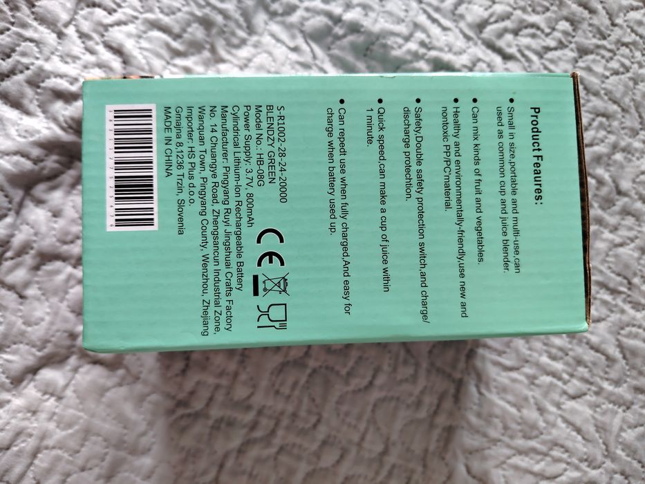 Удобен и практичен блендер.